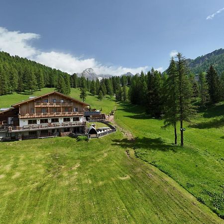 Rifugio Flora Alpina Passo San Pellegrino Exterior foto